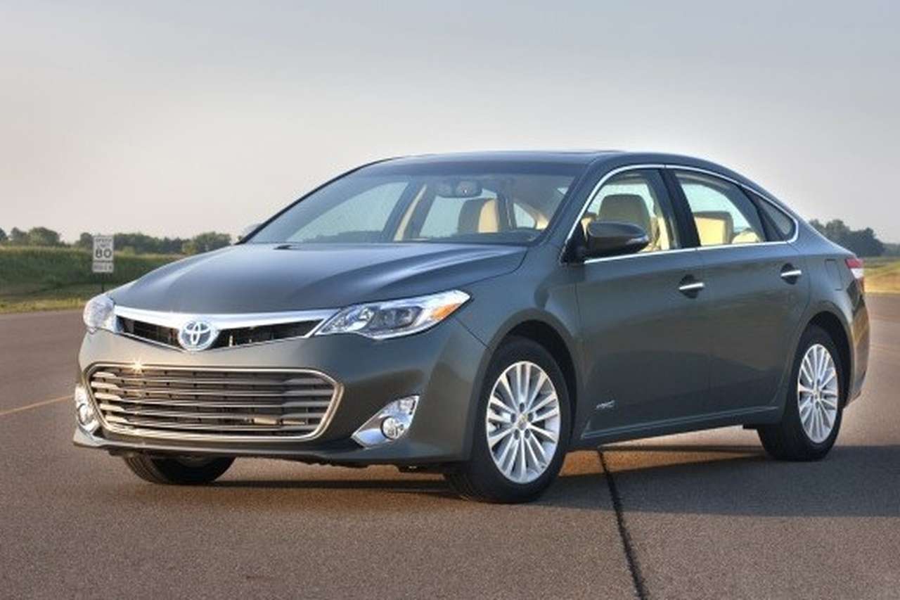 Toyota научит свои автомобили заряжать мобильники без проводов