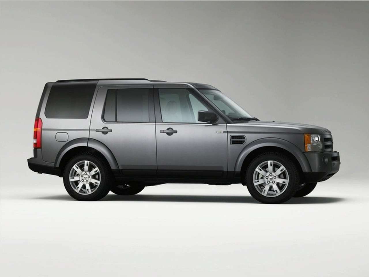 Обновленный Land Rover Discovery покажут на мотор-шоу в Лондоне