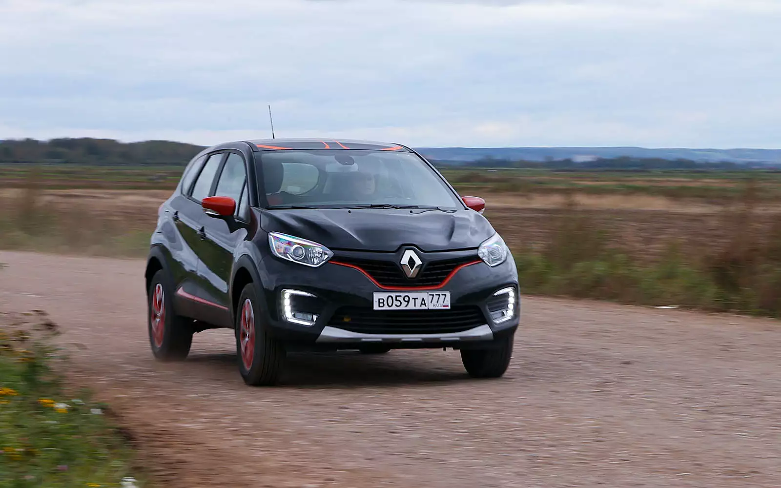 Сколько каптюр. Renault Kaptur. Ниссан Каптюр. Рено Каптюр кросс.