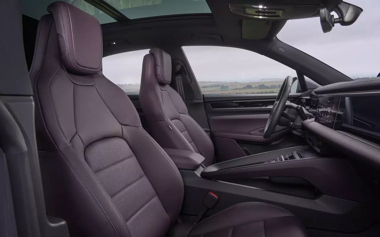 Интерьер Porsche Macan 4S Electric