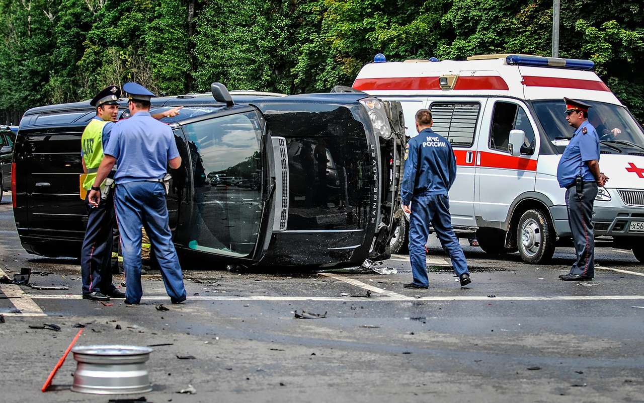 Для мажоров законы не писаны. Им наплевать на безопасность. Они понимают, что инспектор ДПС им ничего не сделает. И цена такой «свободы» — человеческие жизни.