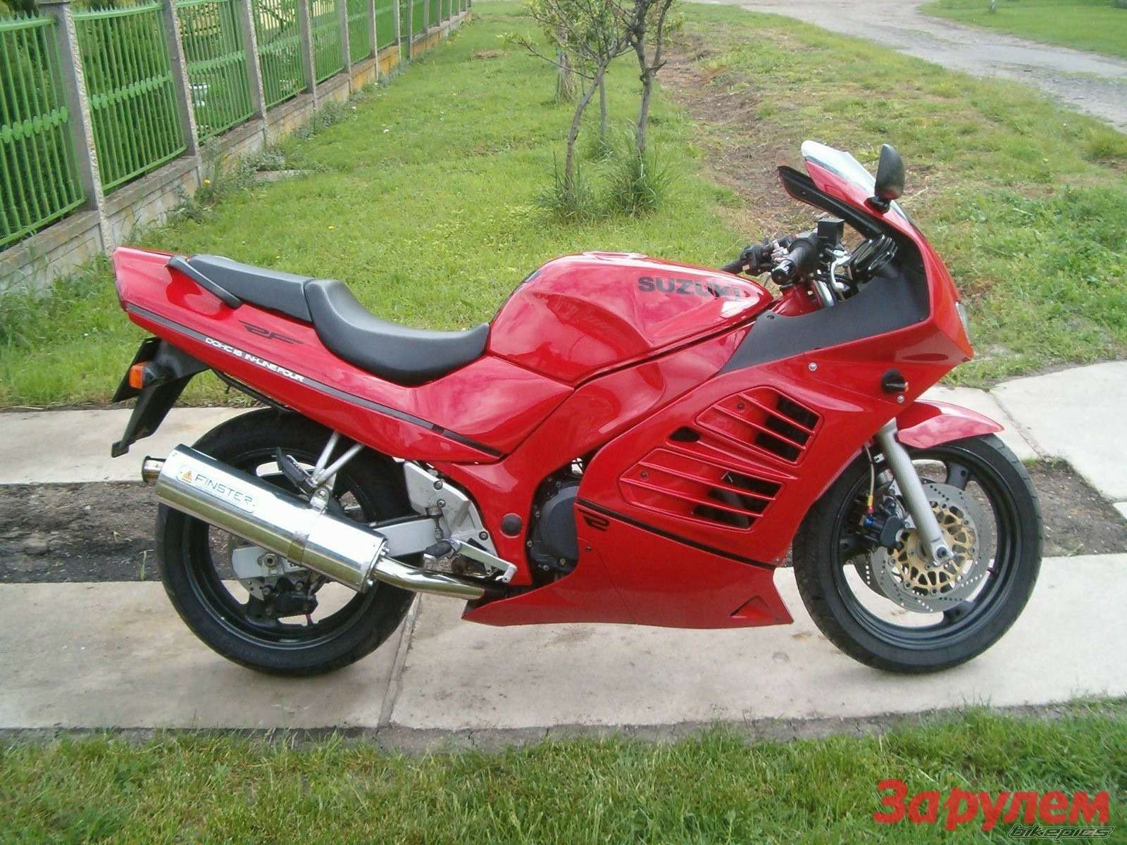 Suzuki RF 1000