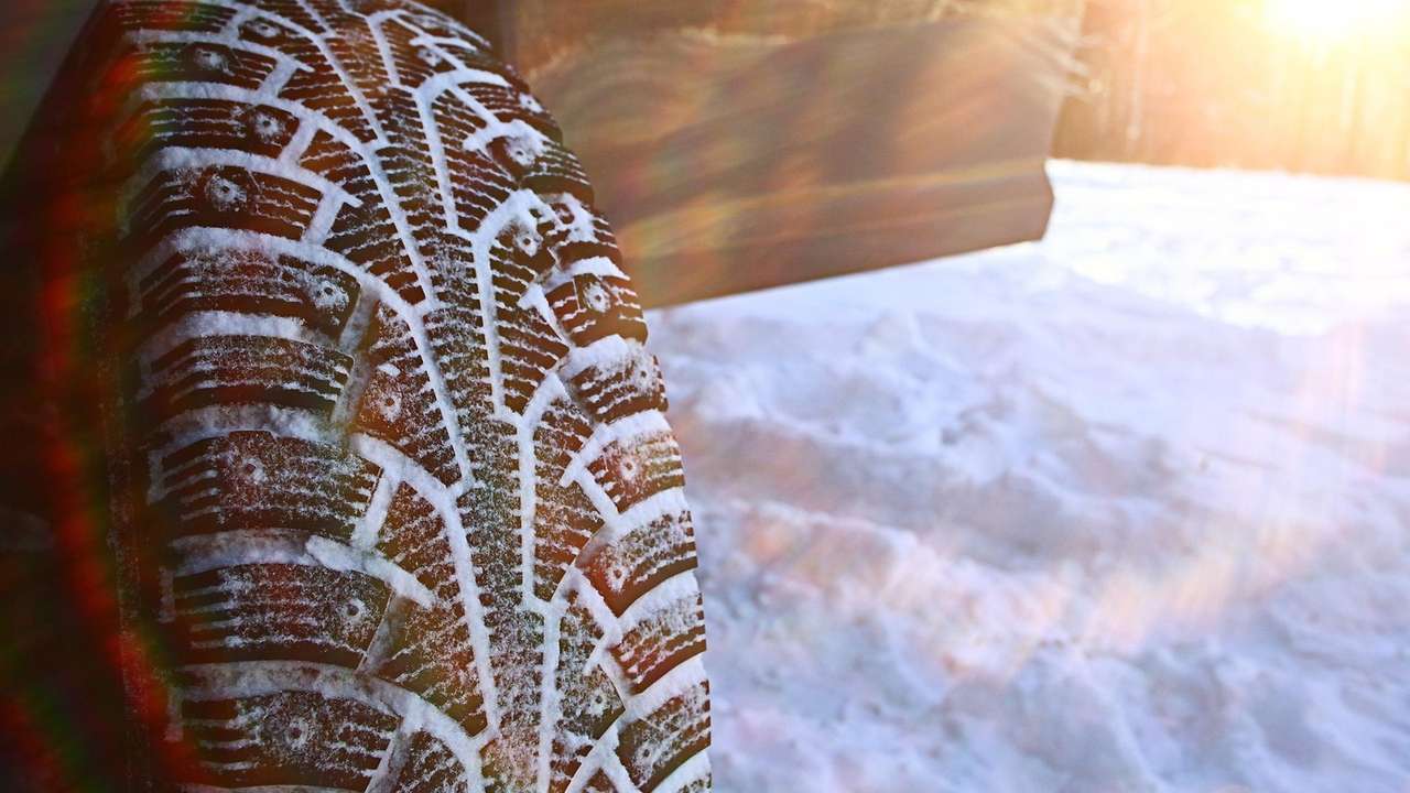 Шипы или липучки? Россияне сделали свой выбор!