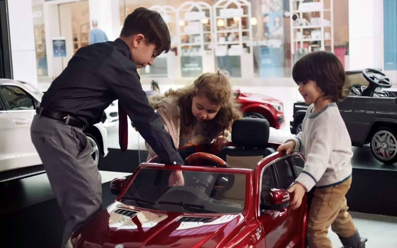 Mercedes-Benz открыл первый автосалон только для детей