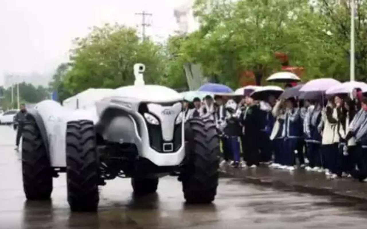 В Китае представили водородный беспилотный трактор