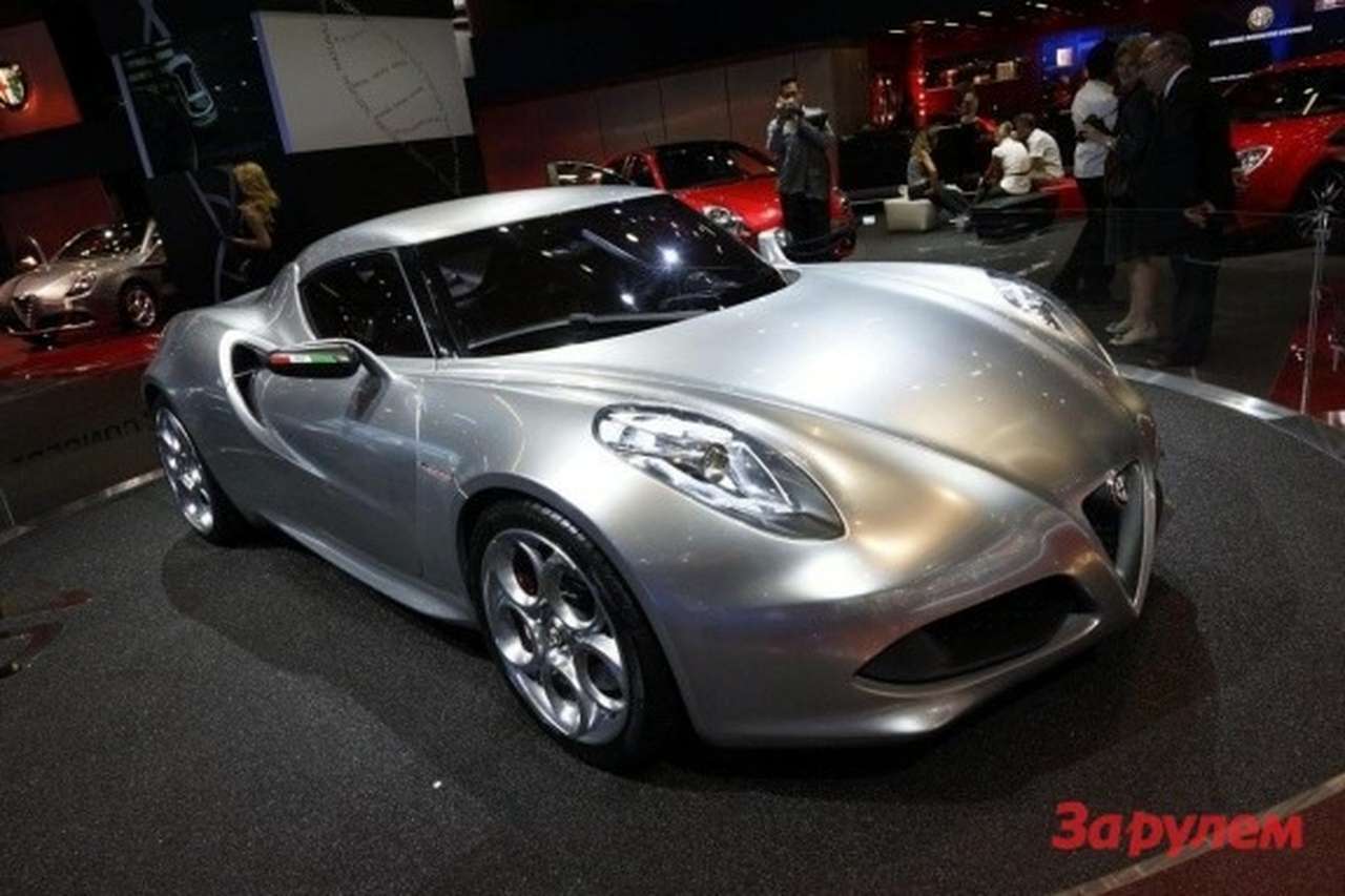 В Alfa Romeo планируют за весь жизненный цикл модели 4С реализовать 18 тысяч экземпляров. Это с учетом различных версий, включая открытый вариант Spider