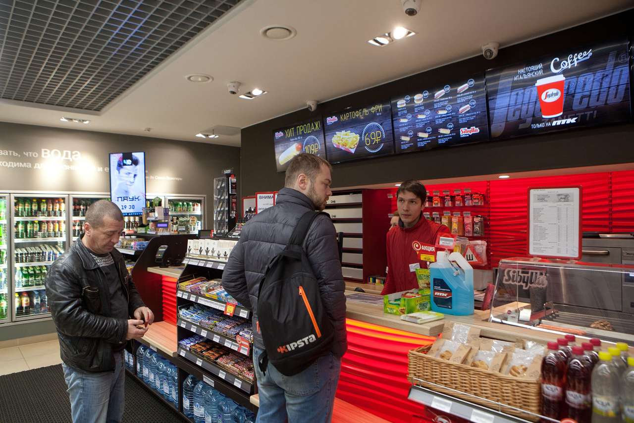 Водители рассказали, что им нужно на АЗС. И это не только топливо!