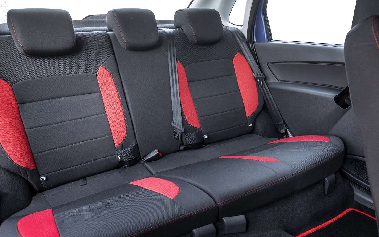 Так отныне выглядит задний ряд только в одной версии Гранты - Drive Active