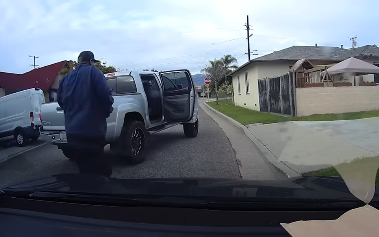 Ограбление под дулом пистолета попало на видео