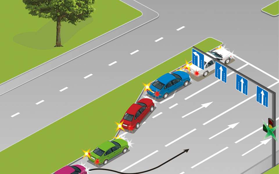 Можно ли занимать чужую полосу перед перекрестком?