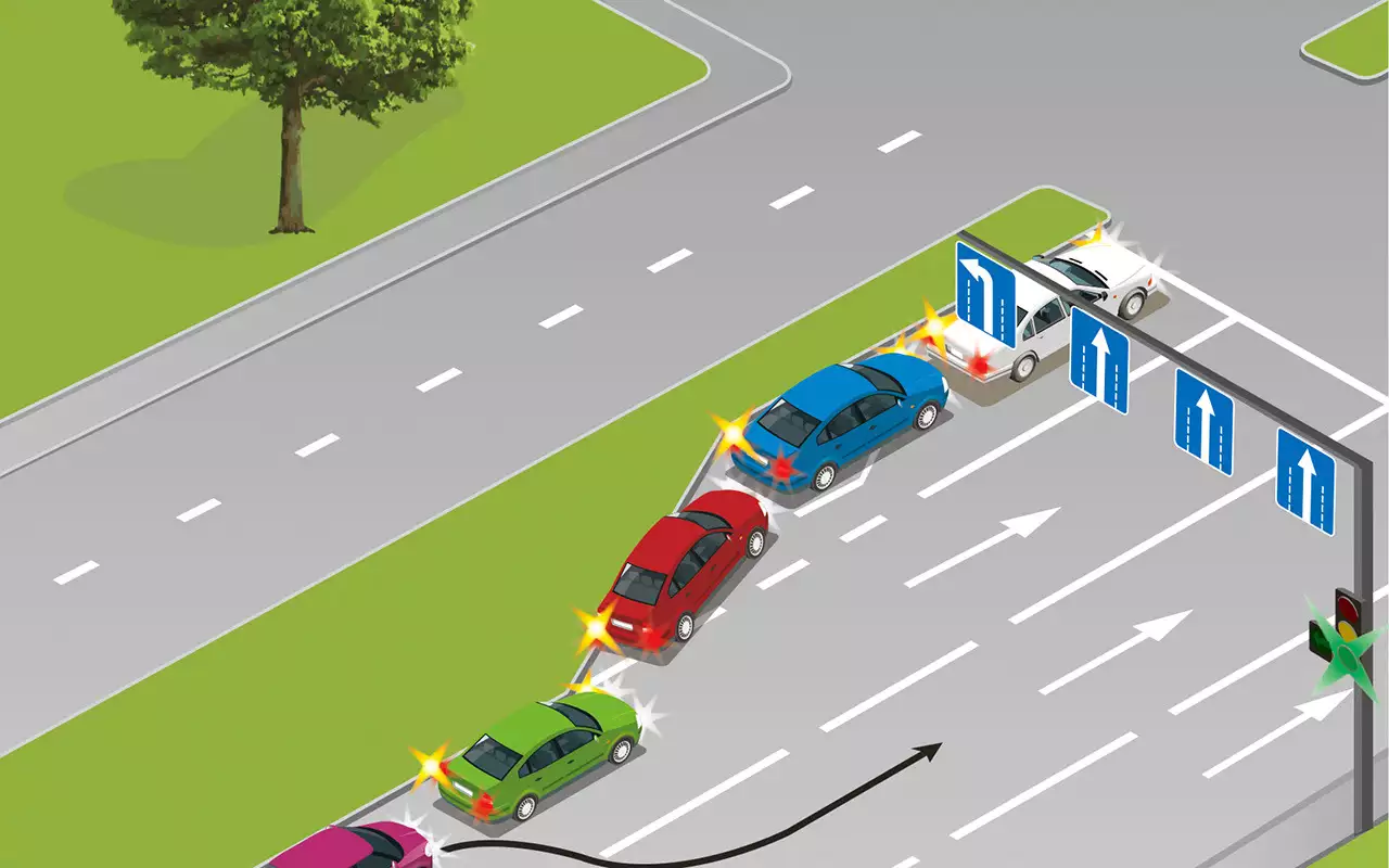 Можно ли занимать чужую полосу перед перекрестком?