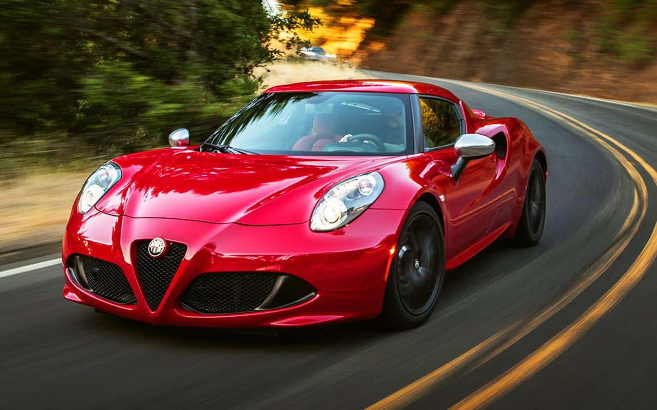 Дела бренда Alfa Romeo идут в России ни шатко ни валко. Марка несколько раз приходила и уходила, что было связано со сменой компании-импортера. Сейчас можно снова купить Альфу официально. Но машины эти редкие и имиджевые. В 2016 году покупателей нашли меньше 100 «итальянок». Конечно же, ни о какой локальной сборке говорить не приходится.