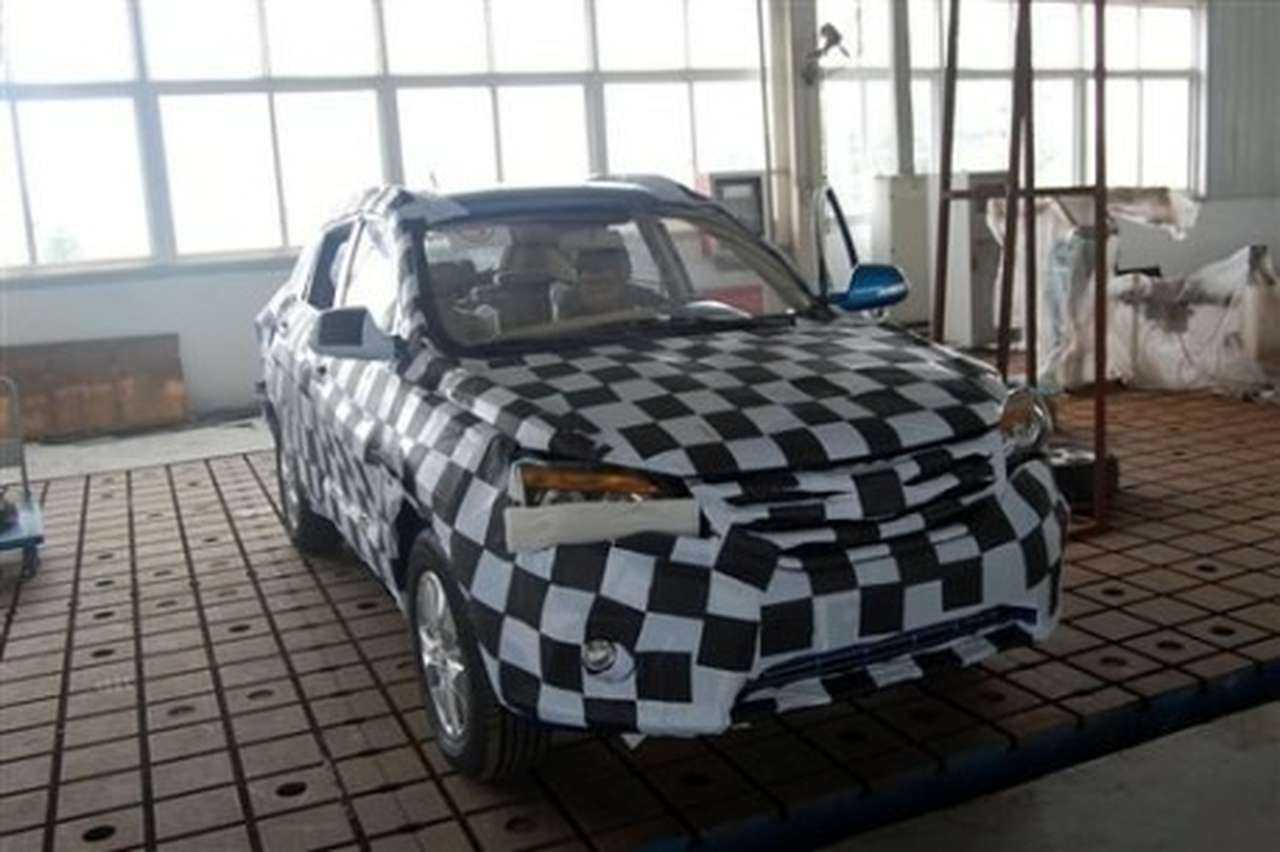 Китайцы покажут новый городской кроссовер Landwind