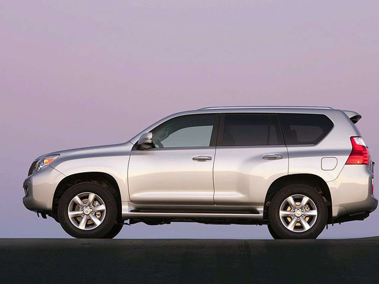 У «скромного» епископа угнали Lexus GX460