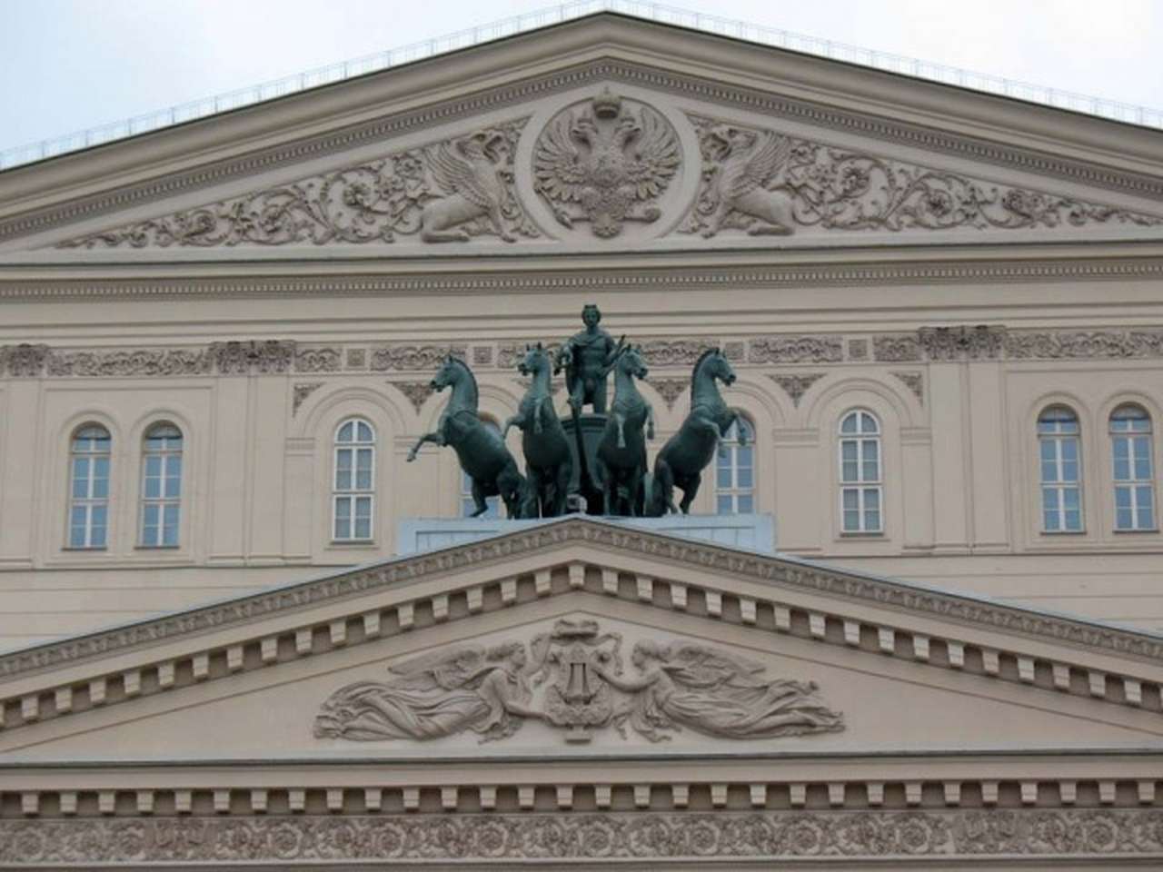 Для театралов просят сделать бесплатную парковку в Москве