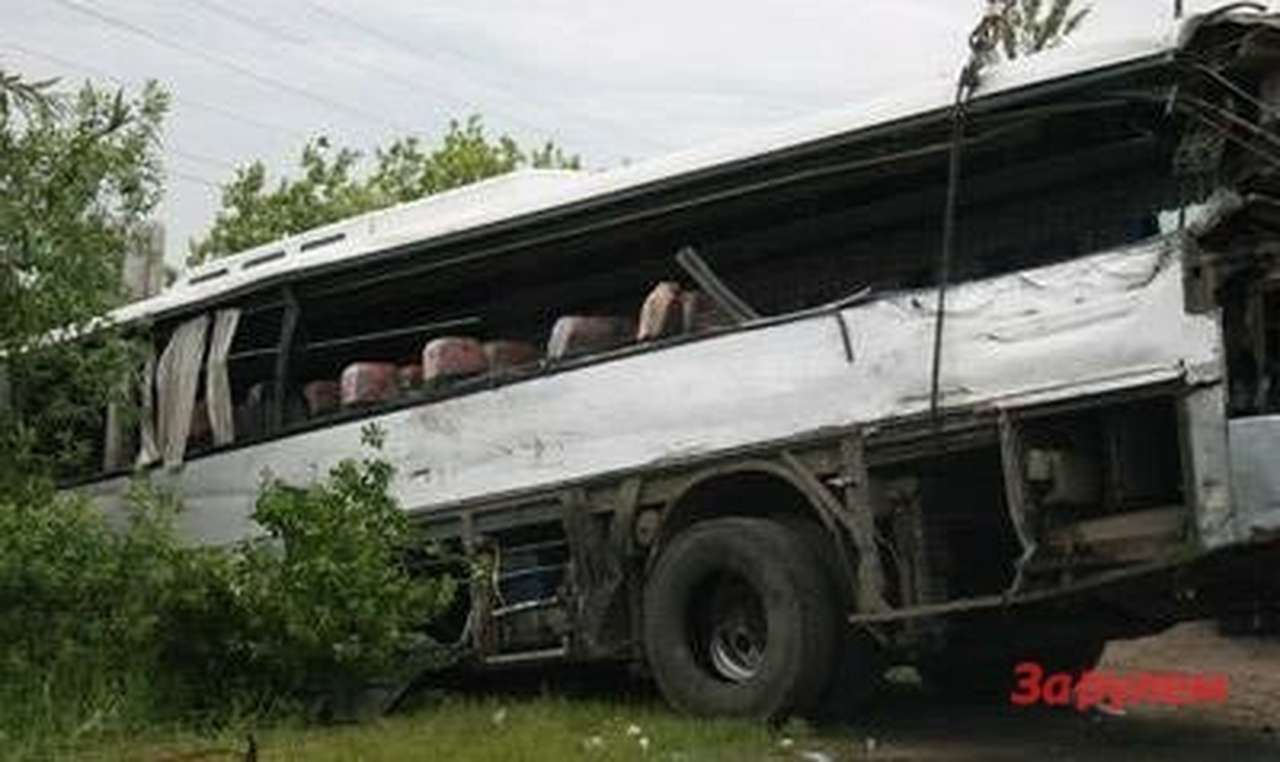 В Омске КАМАЗ врезался в автобус с детьми