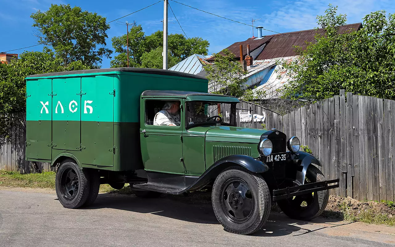 Такие машины работали десятилетиями, а потом обычно оказывались на свалках возле автокомбинатов или в пред­местьях столицы.