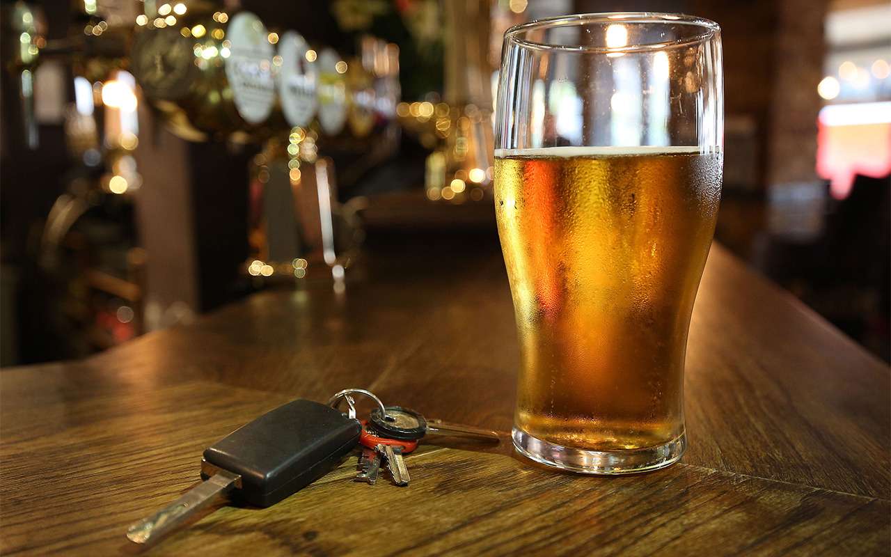 Известного телеведущего поймали пьяным за рулем. И наказали гигантским штрафом!