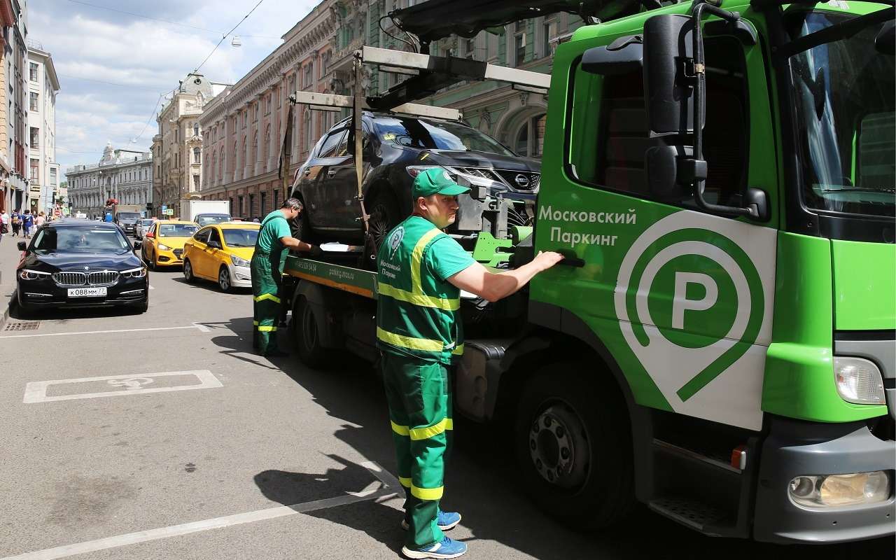 Эвакуаторы «Московского паркинга» помогли попавшим в ДТП водителям более тысячи раз