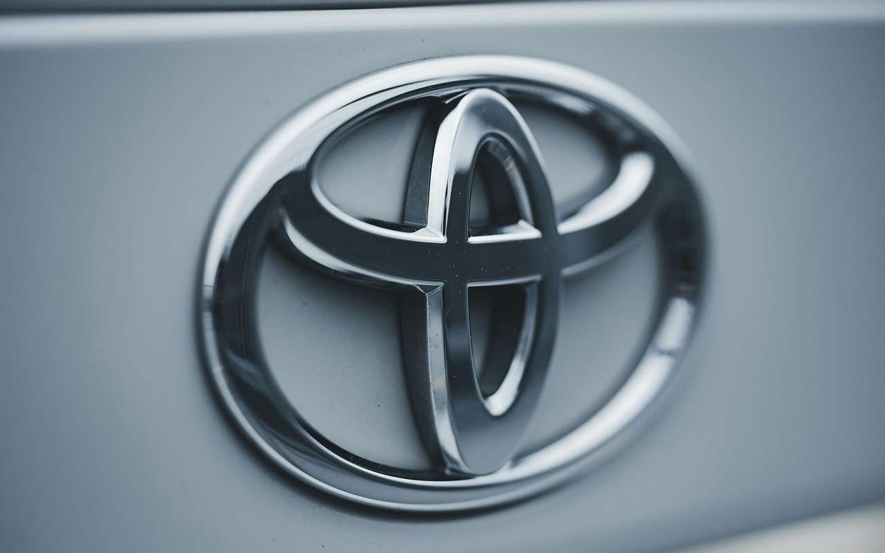 Toyota отзывает более 1 миллиона машин по всему миру: причины