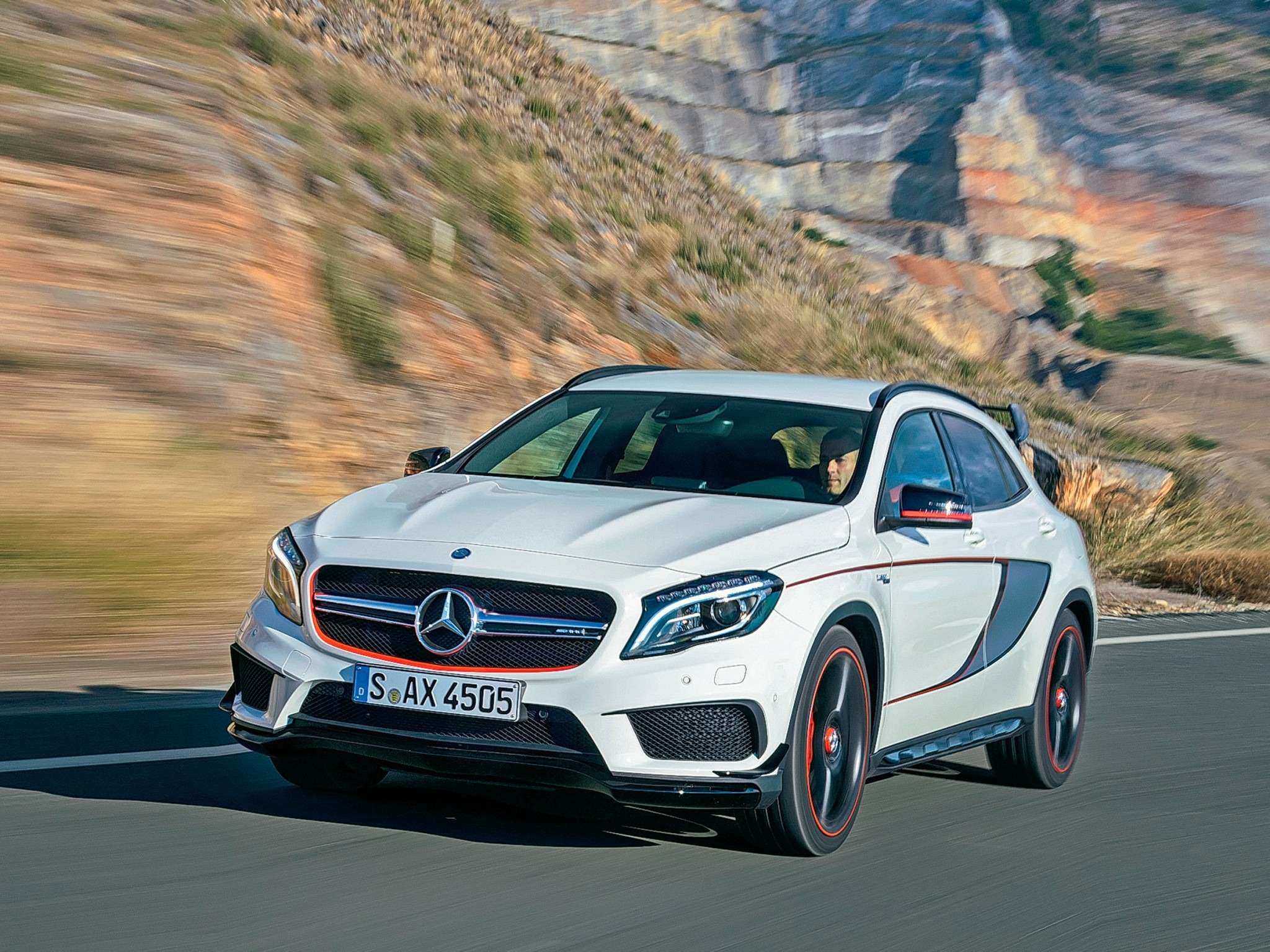 Mercedes GLA Coupe drive2