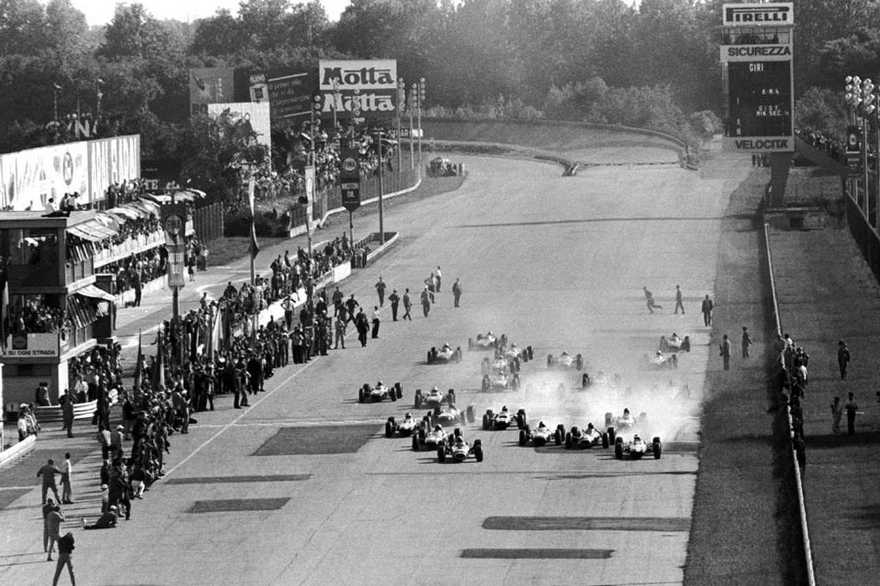 Самая непредсказуемая автогонка: лидер менялся 39 раз!