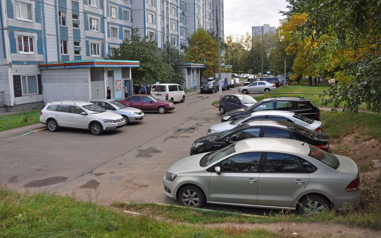 Юрист предупредил, к чему приведет сокращение количества парковочных мест