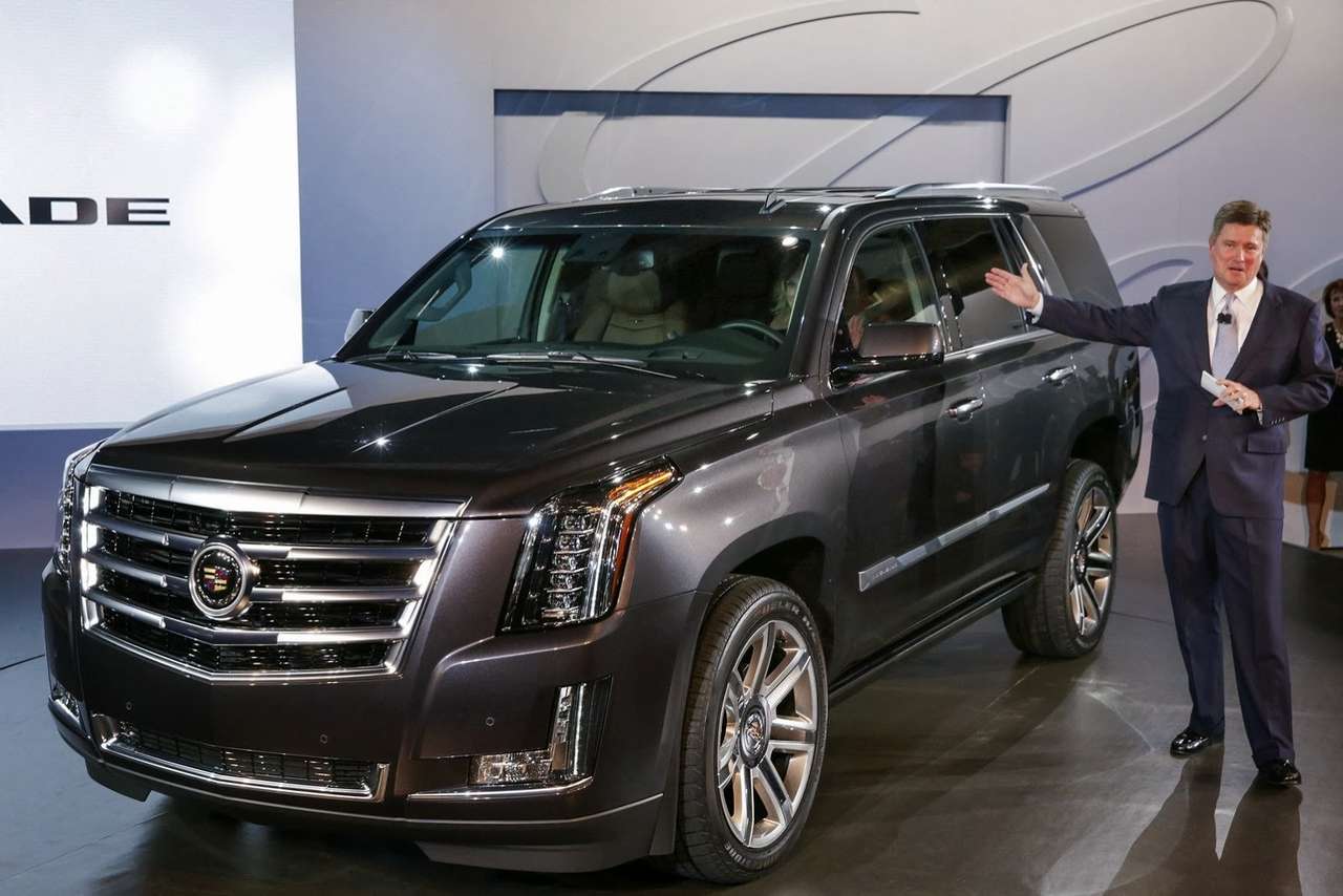 Боб Фергюсон представляет 7 октября в Нью-Йорке Cadillac Escalade 2015 модельного года.
