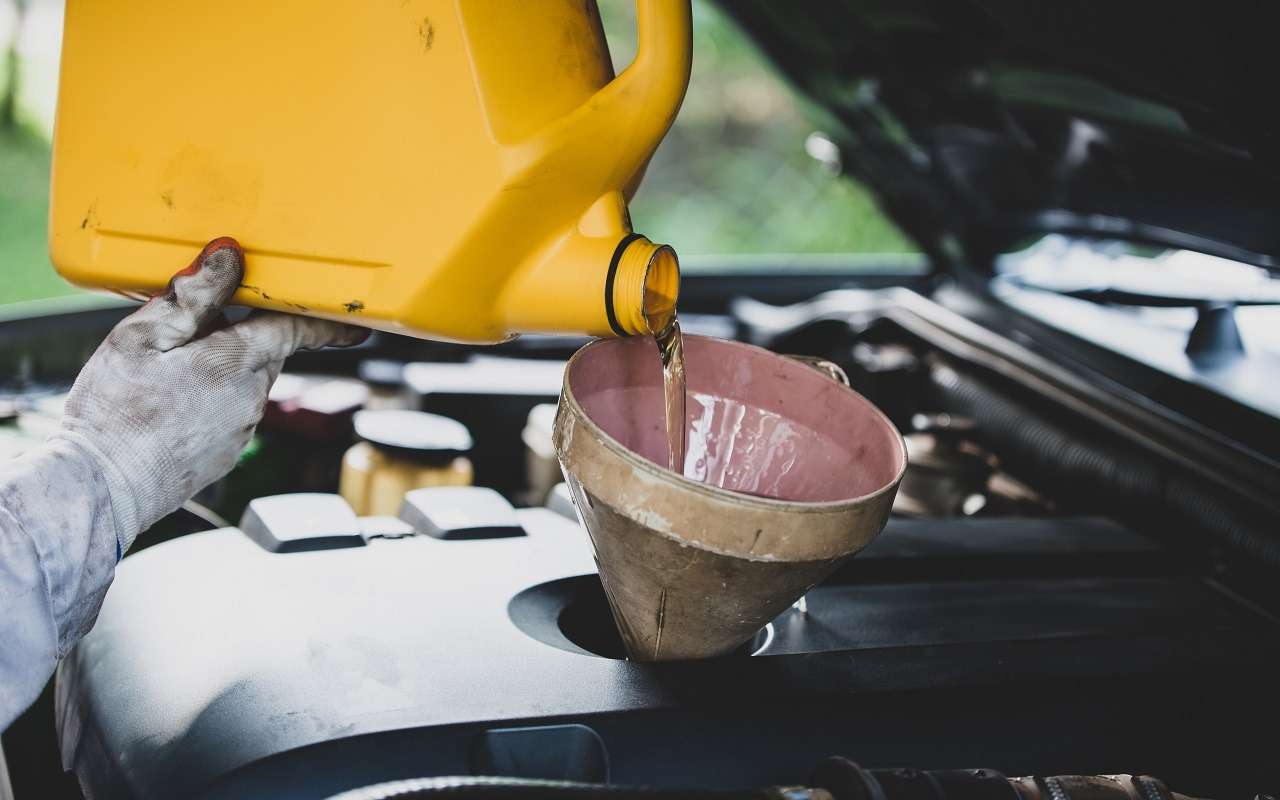 Контрафактное моторное масло: эти признаки укажут на подделку