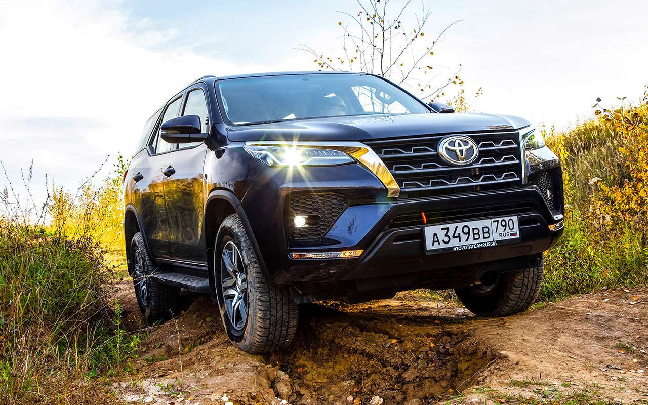 Toyota Fortuner. Цена в России от 2 436 000 ₽