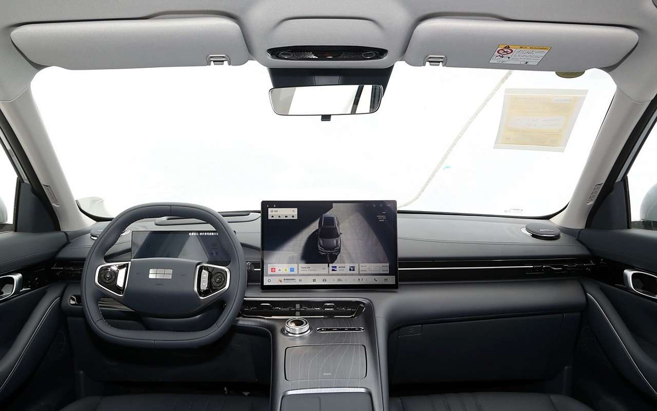 Интерьер Geely E5