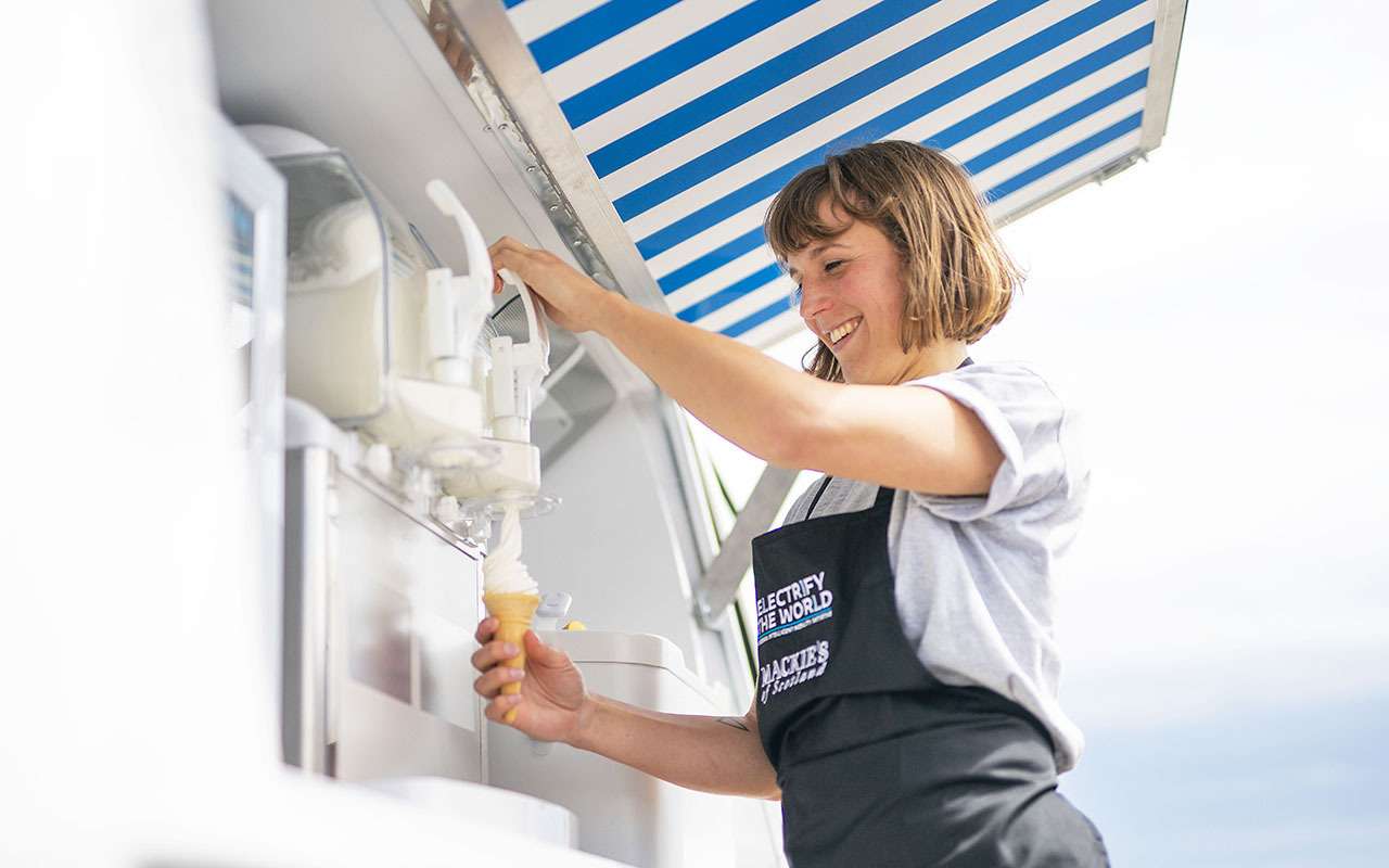 Nissan теперь угощает… мороженым!