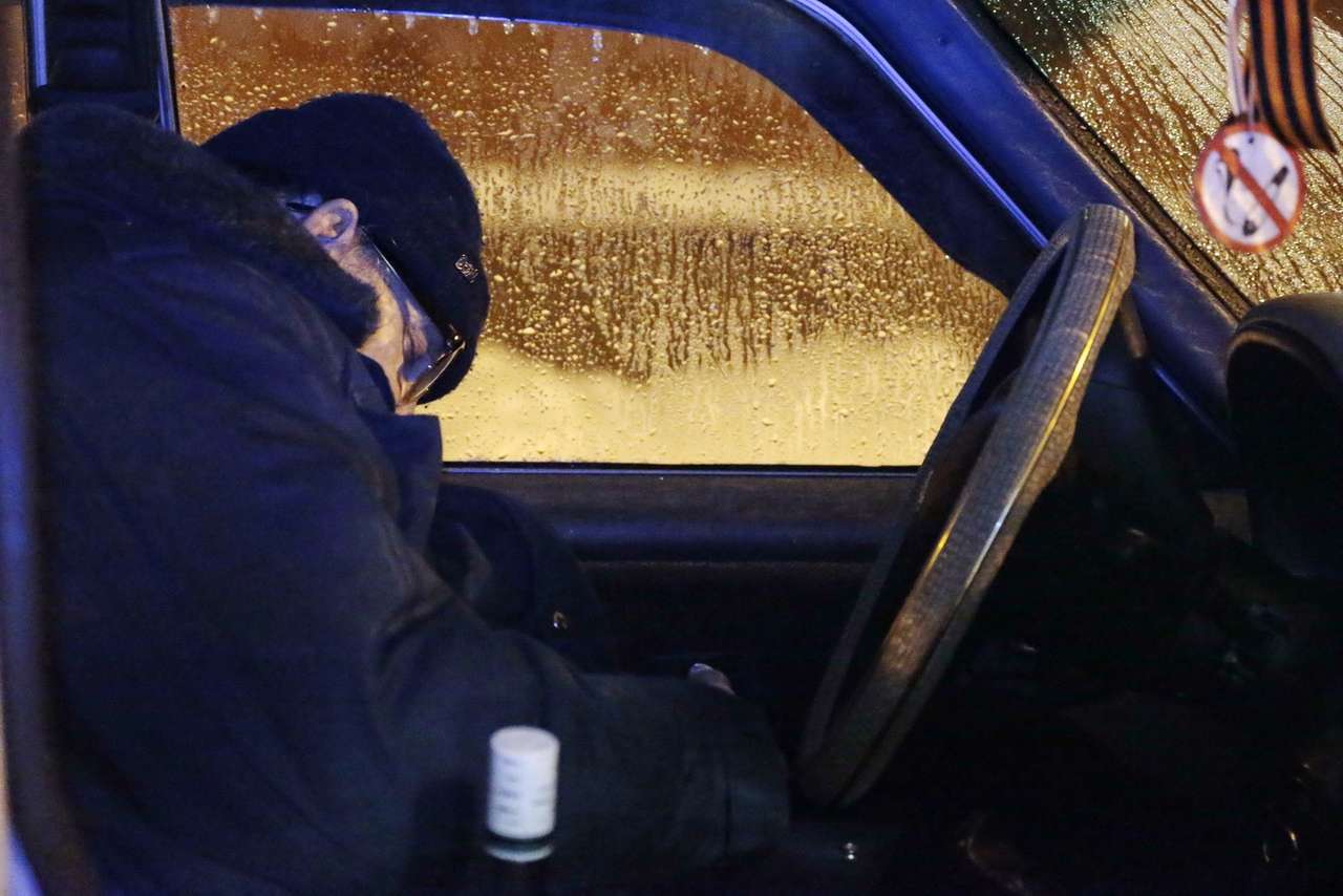 «Наркоманы, алкоголики платят – и садятся за руль»