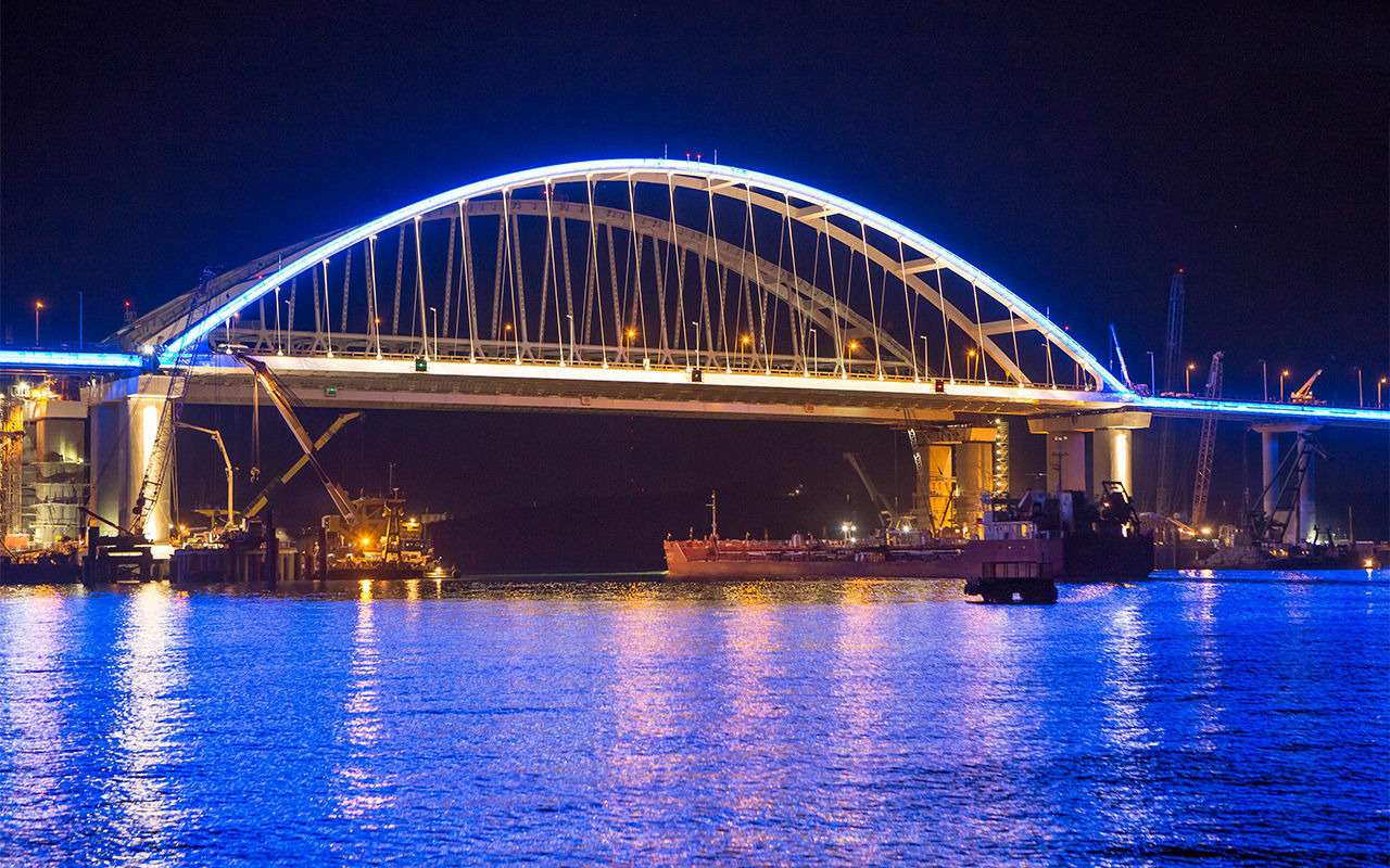 Ночной крымский мост