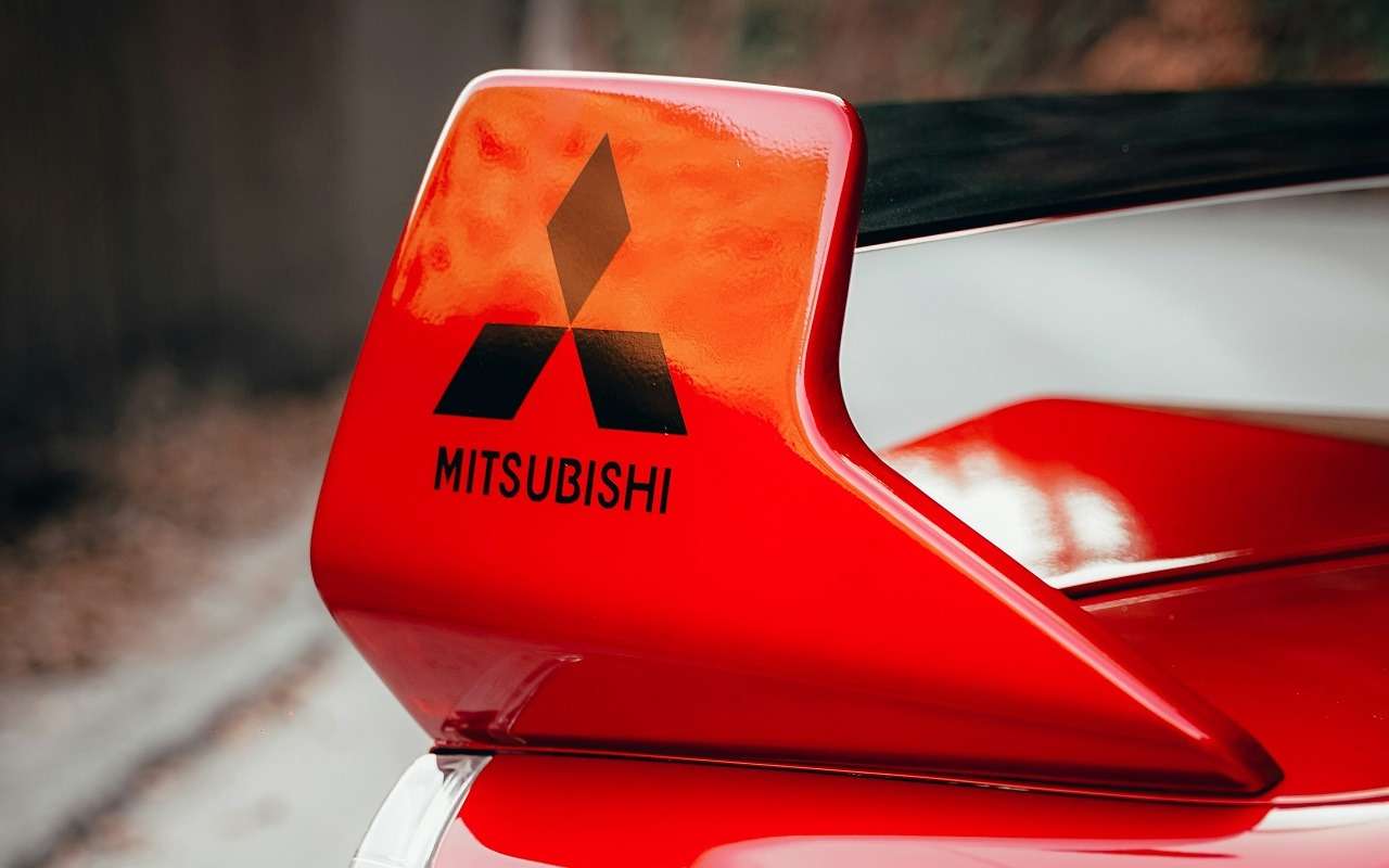 Логотип Mitsubishi