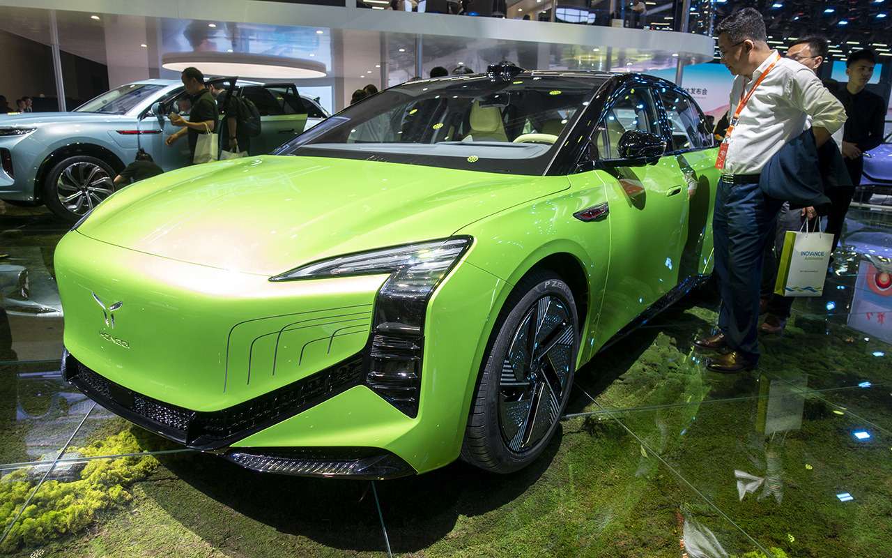 Hongqi E001 со сменным аккумулятором дебютировал в Шанхае