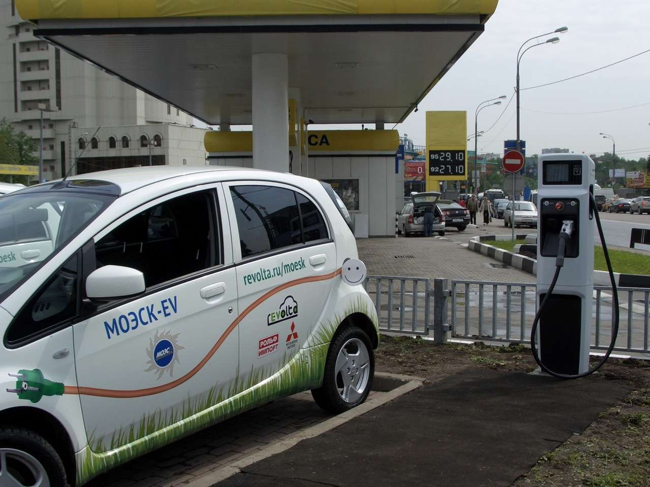В центре Москвы в 2015 году заработают станции для зарядки электромобилей