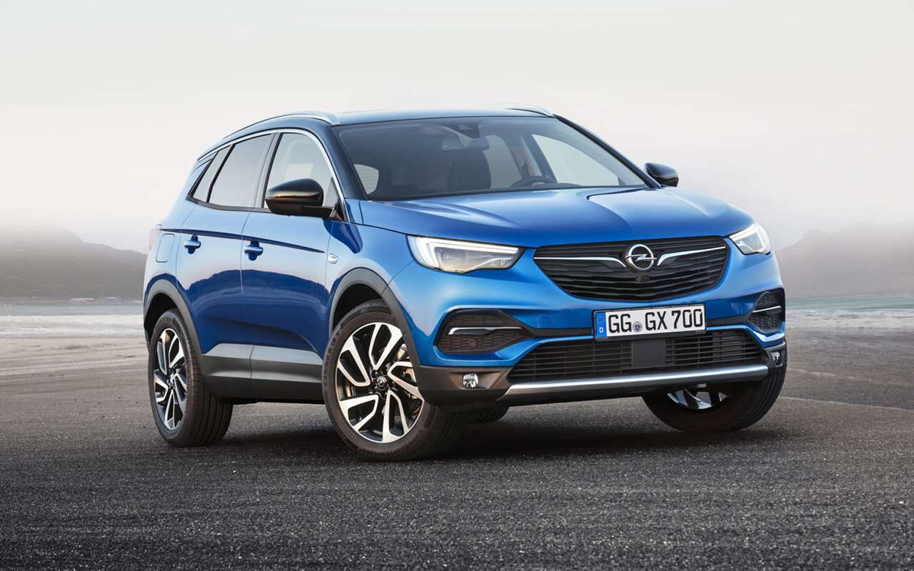 Opel Grandland X. Лет пять назад Опели продавались в России многотысячными тиражами, а в фирменных автосалонах был широкий спектр моделей. После возвращения марки о былом размахе можно будет лишь грустить, поскольку немцы планируют (надеюсь, только первое время) продавать у нас всего одну легковушку – кроссовер Grandland X. В отличие от большинства одноклассников, полного привода у него не предусмотрено. Под капотом можно ожидать 1,6-литровый бензиновый турбомотор.
