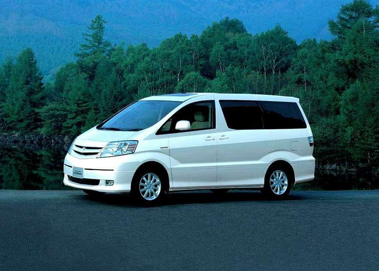 Новый сверхэкономичный минивэн-гибрид Toyota