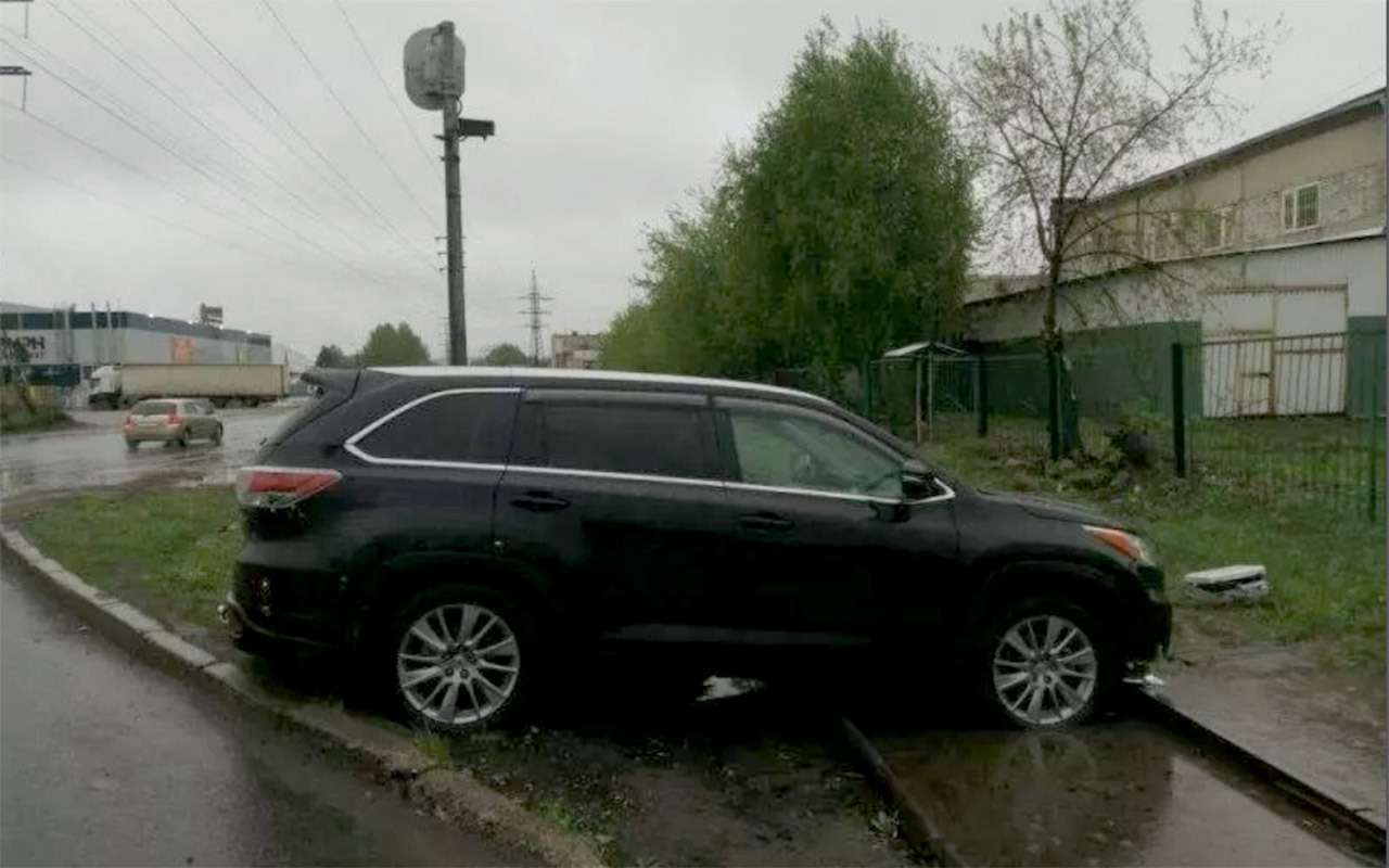 10-летний мальчик угнал папину Тойоту, чтобы покатать сестричку