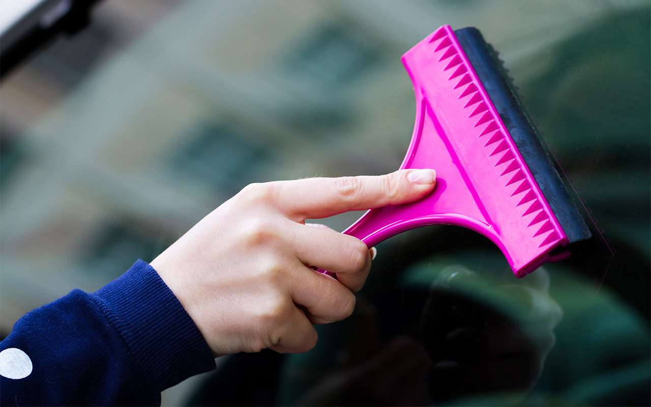 Мутная пленка на стеклах: откуда взялась и как избавиться?