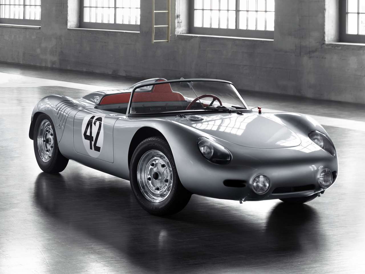 Porsche анонсировала новое семейство 718-х историческим трейлером