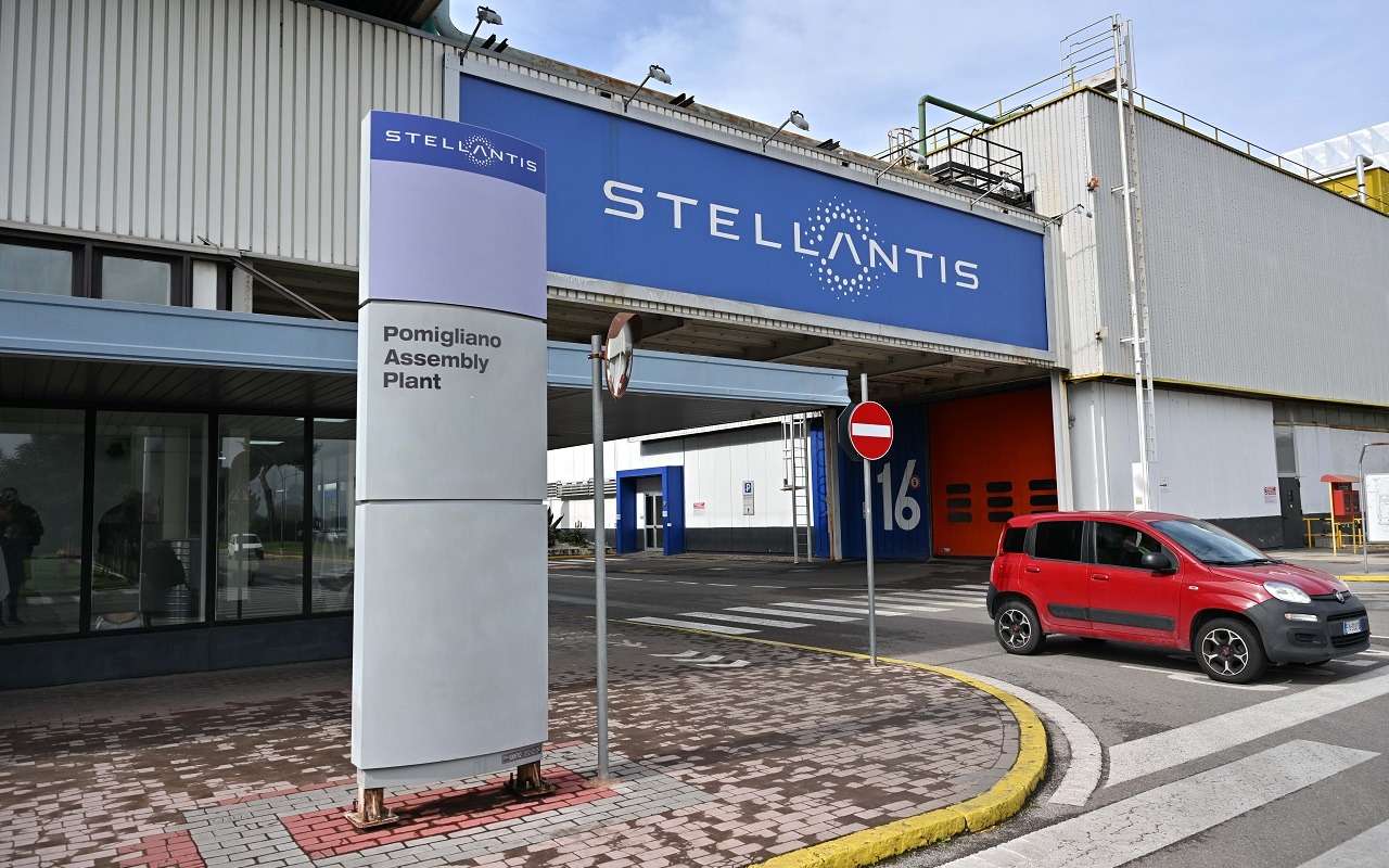 Череда увольнений на автозаводах Европы — что у них там вообще происходит?