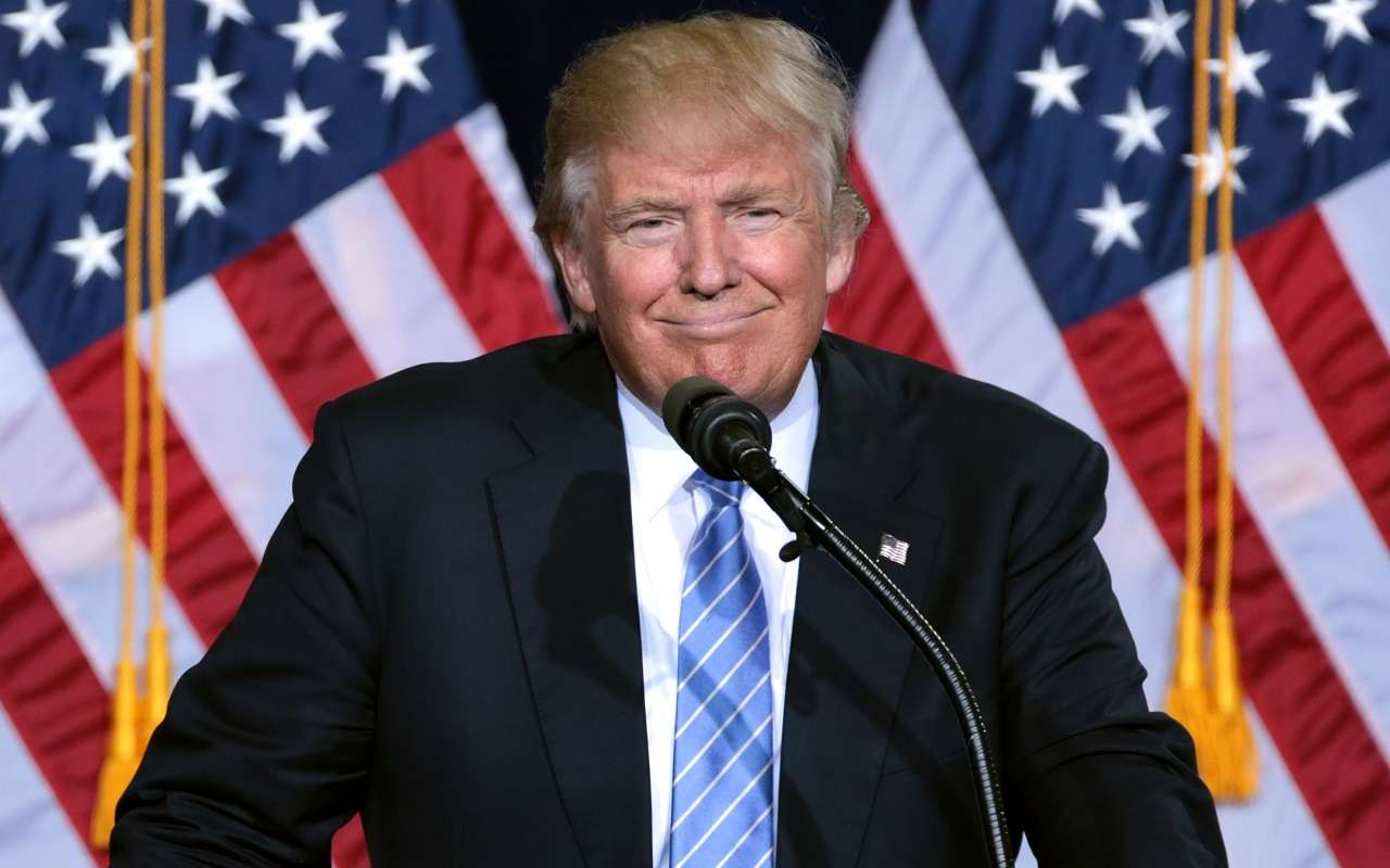 Маск будет доволен: Трамп хочет отменить требование, связанное с безопасностью авто