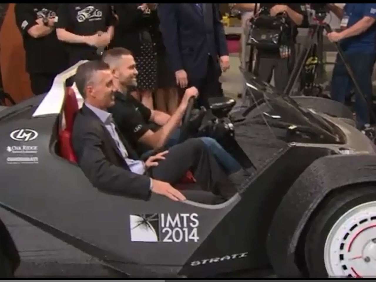 Напечатанный на 3D-принтере автомобиль выехал на тест-драйв (ВИДЕО)