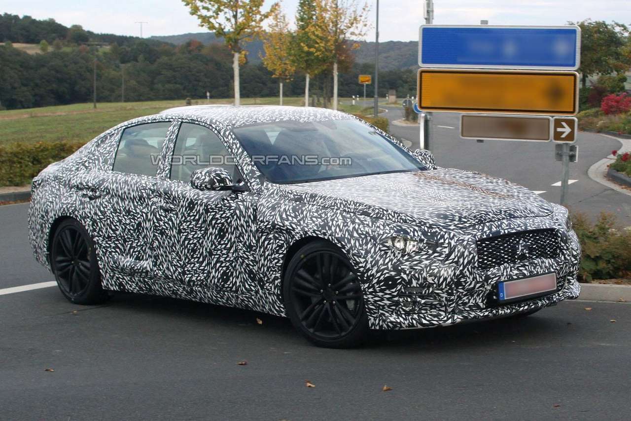 Шпионы впервые запечатлели новый седан Infiniti G