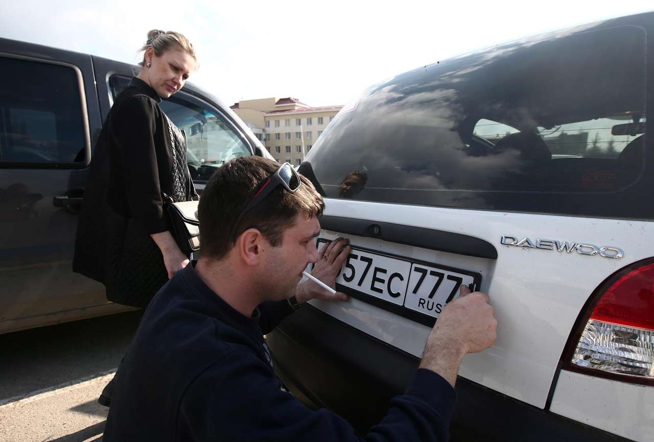 ГИБДД опровергла информацию, что в столице заканчиваются региональные номера