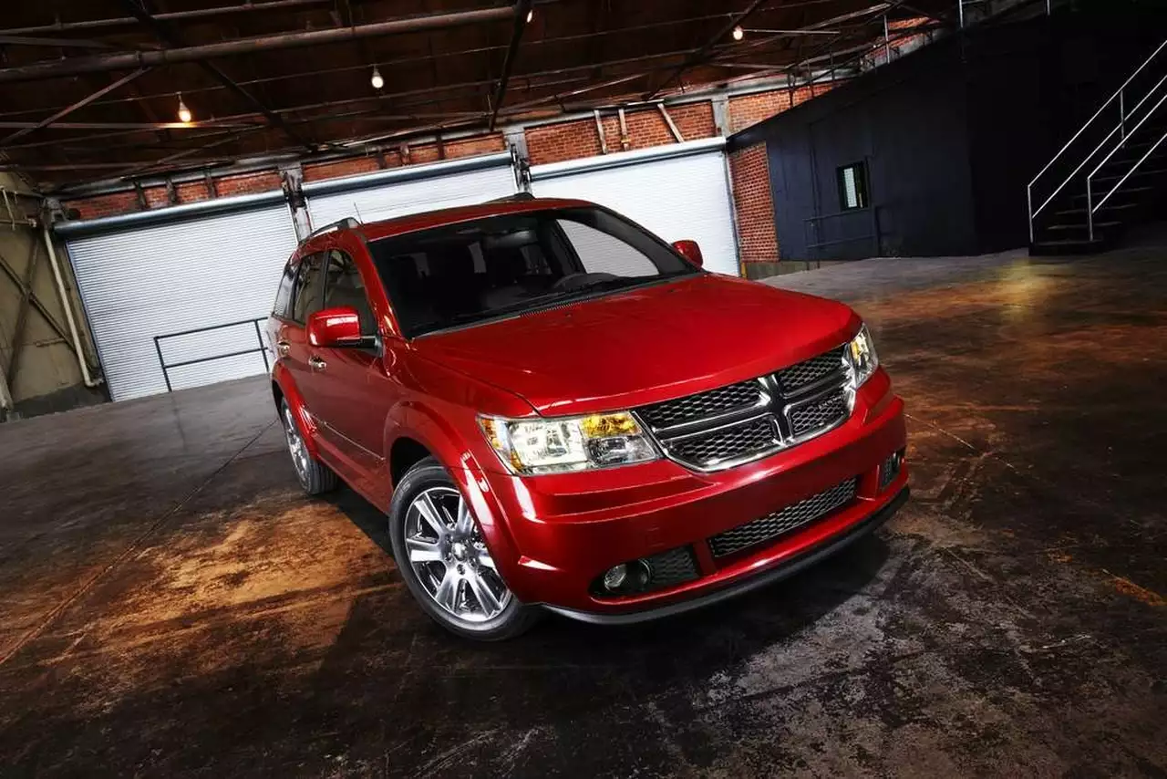 Dodge Journey обновился, став мощнее, тише и наряднее