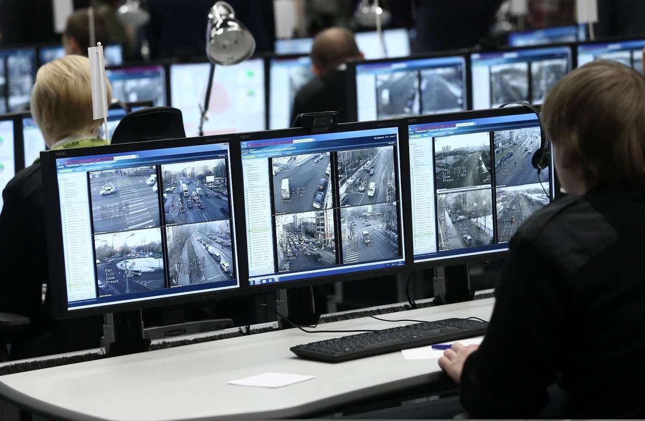 На эвакуаторщиков можно пожаловаться в ГИБДД по телефону