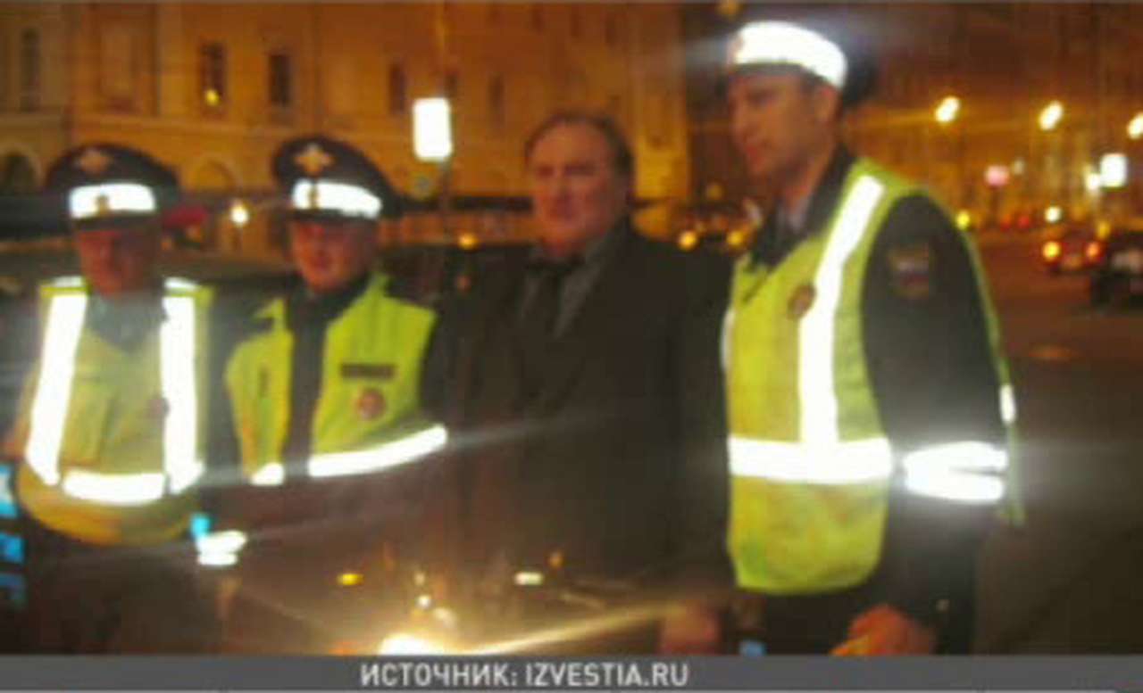 Депардье не отказался сфотографироваться с сотрудниками ГИБДД